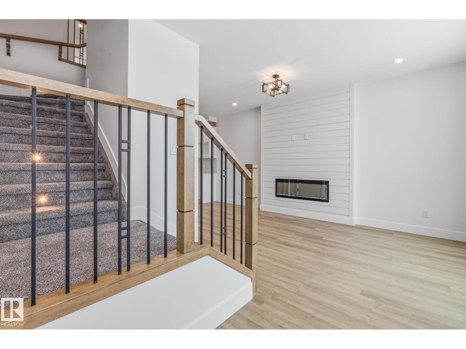 102 ELLIOTT WD — photo 2