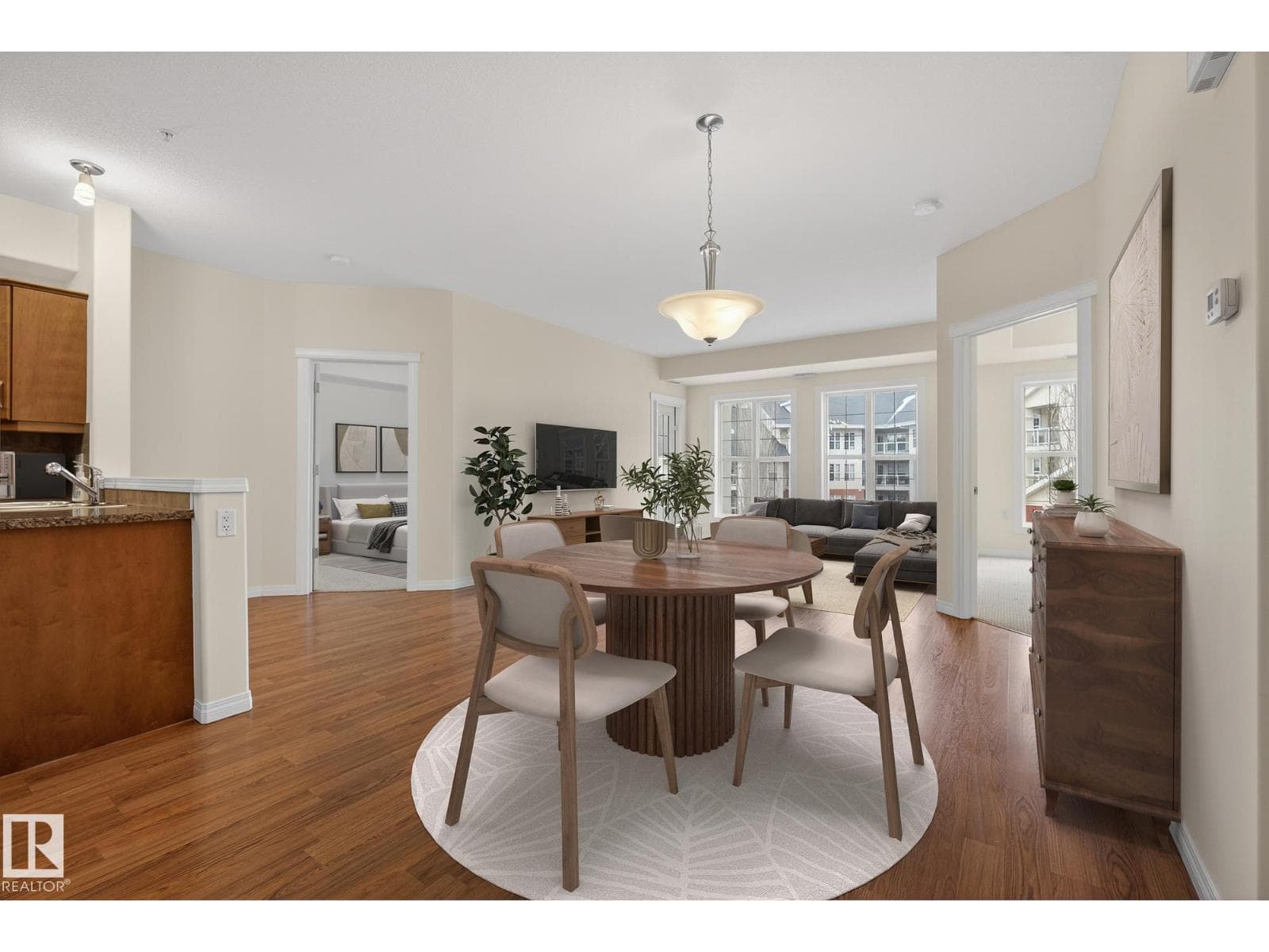#323 45 INGLEWOOD DR — photo 2