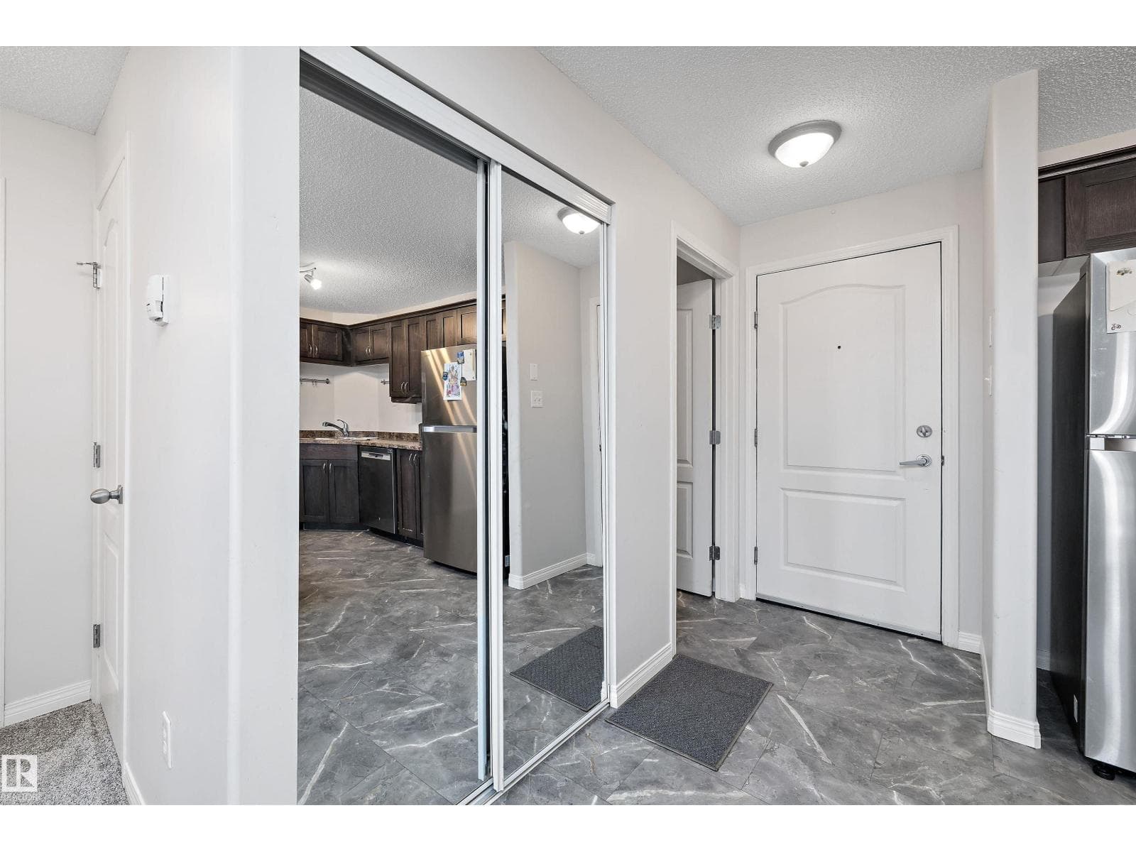 #1128 330 CLAREVIEW STATION DR NW — photo 4