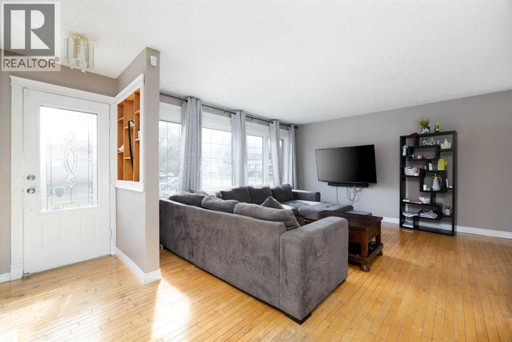 34 Biggs Avenue — photo 5