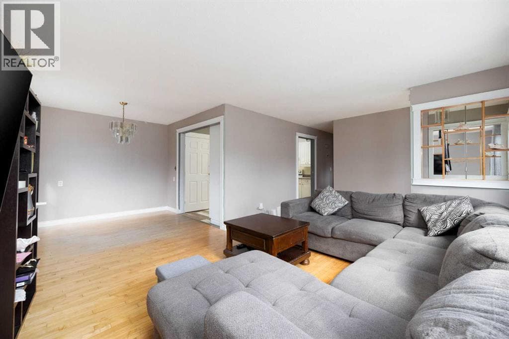 34 Biggs Avenue — photo 4