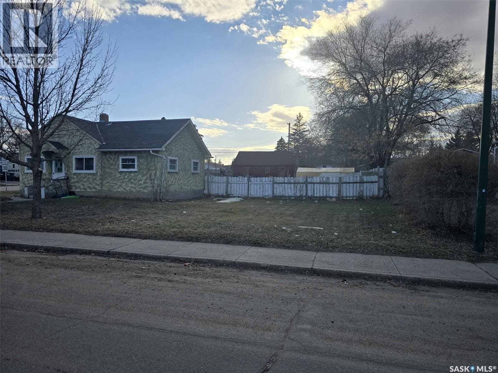 201 R AVENUE N — photo 2