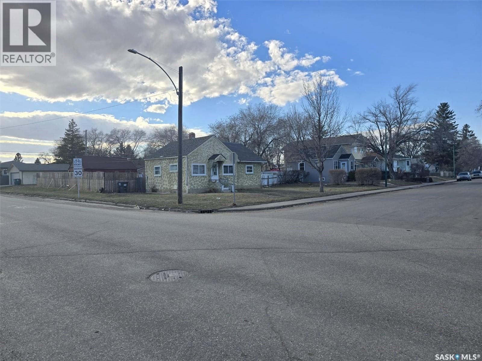 201 R AVENUE N — photo 3