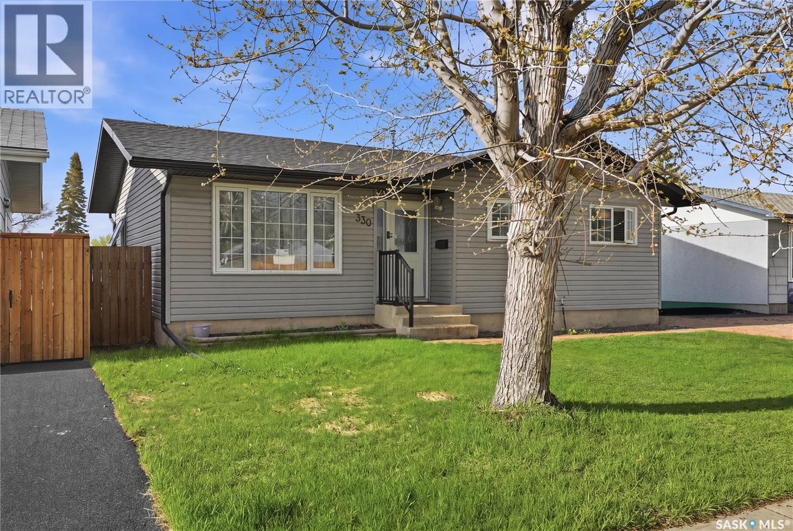 330 Devonshire CRESCENT — photo 2