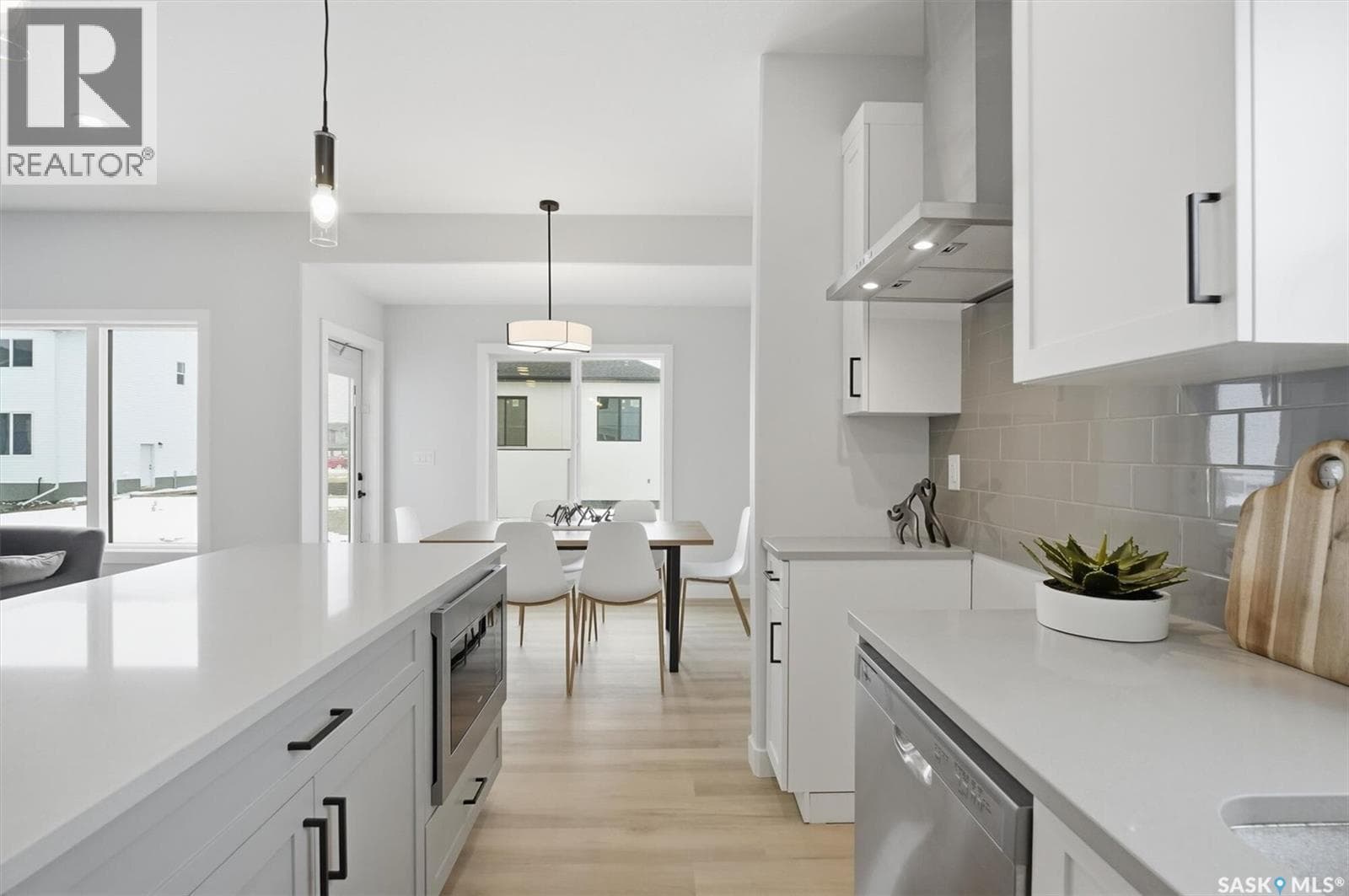 410 Leskiw BEND — photo 3