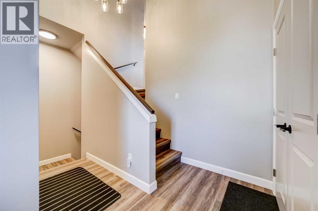 1029 Livingston Way — photo 2