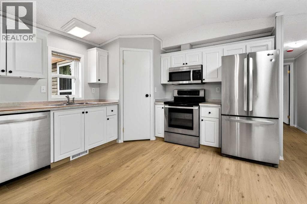 411 5 Street NW — photo 3