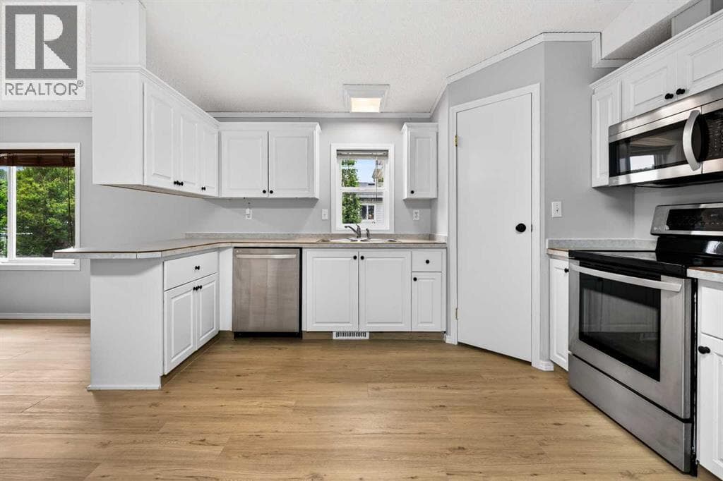 411 5 Street NW — photo 4