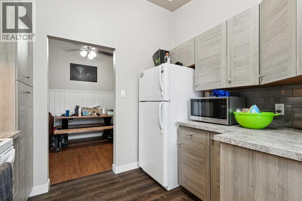1440 45 Street SW — photo 3