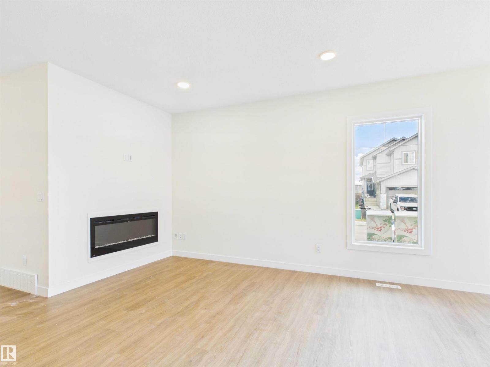 194 CALEDON CR — photo 4