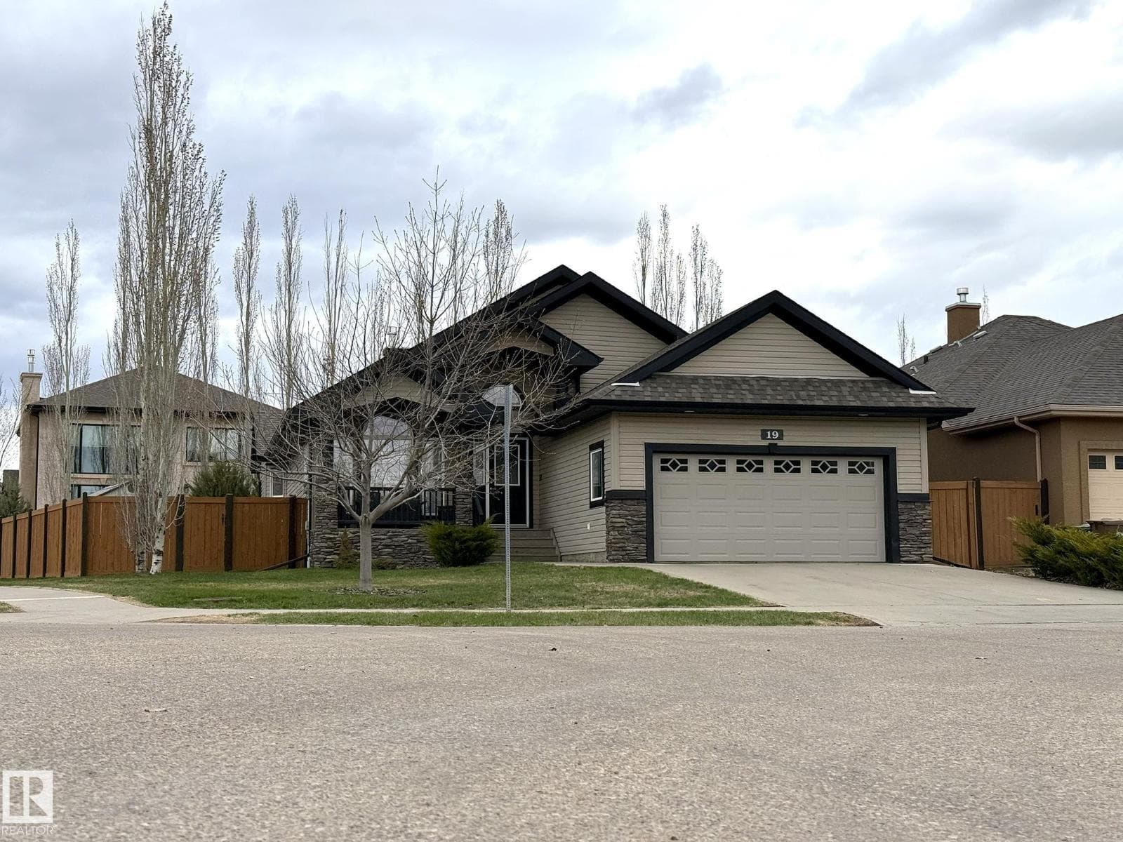 19 NEWTON PL — photo 3