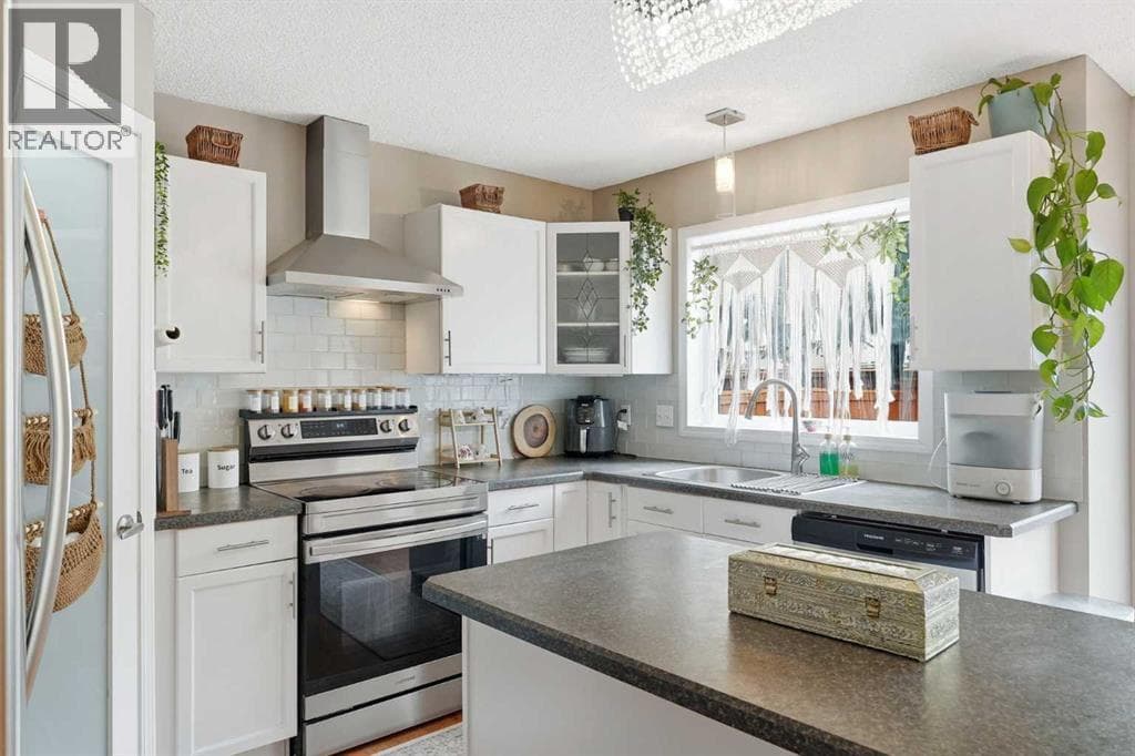 49 Shawbrooke Close SW — photo 5