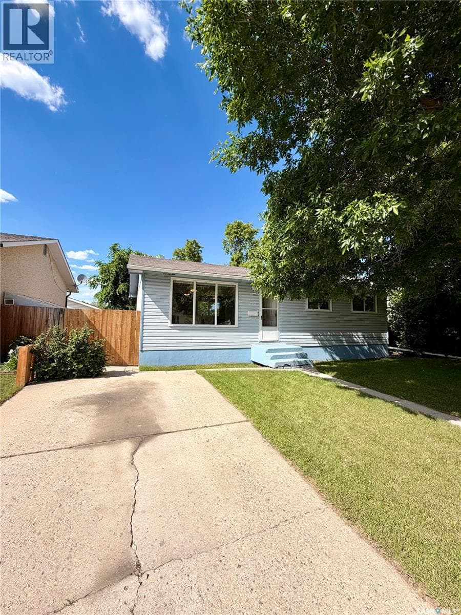 214 Fisher CRESCENT — photo 2