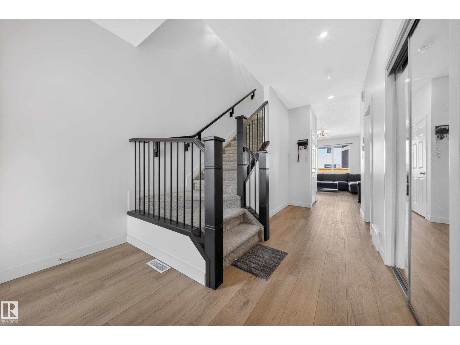 1684 12 ST NW — photo 4