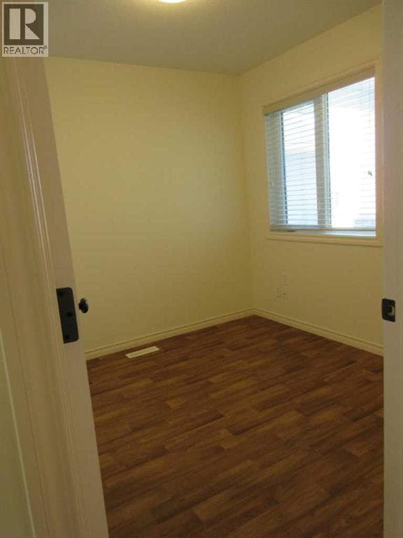 122 Chartwell Place SE — photo 2