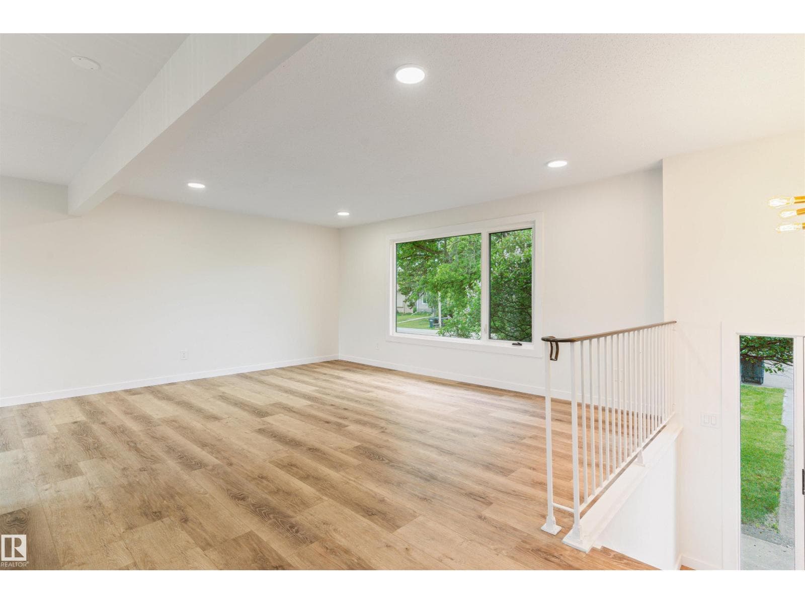 4735 49 A ST — photo 5