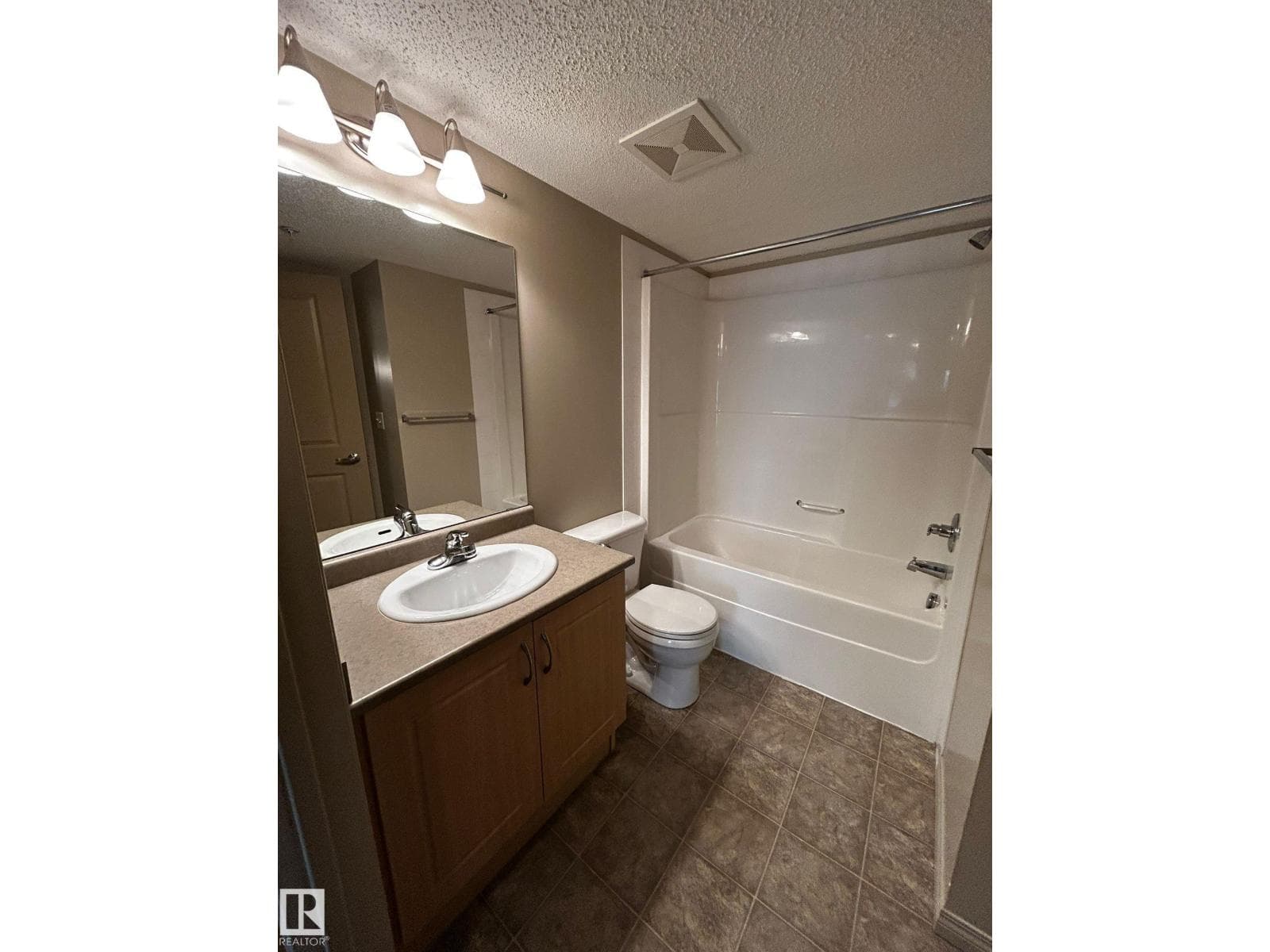 #205 11445 ELLERSLIE RD SW — photo 2
