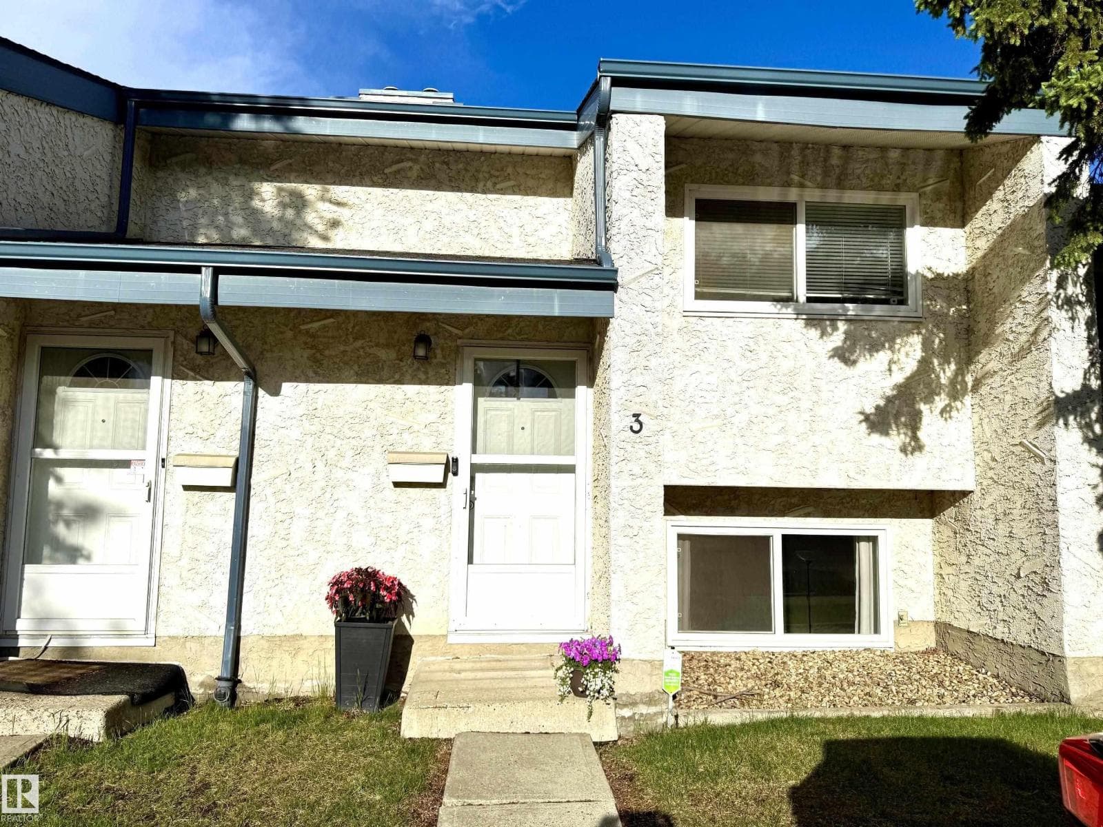 3 6220 172 ST NW