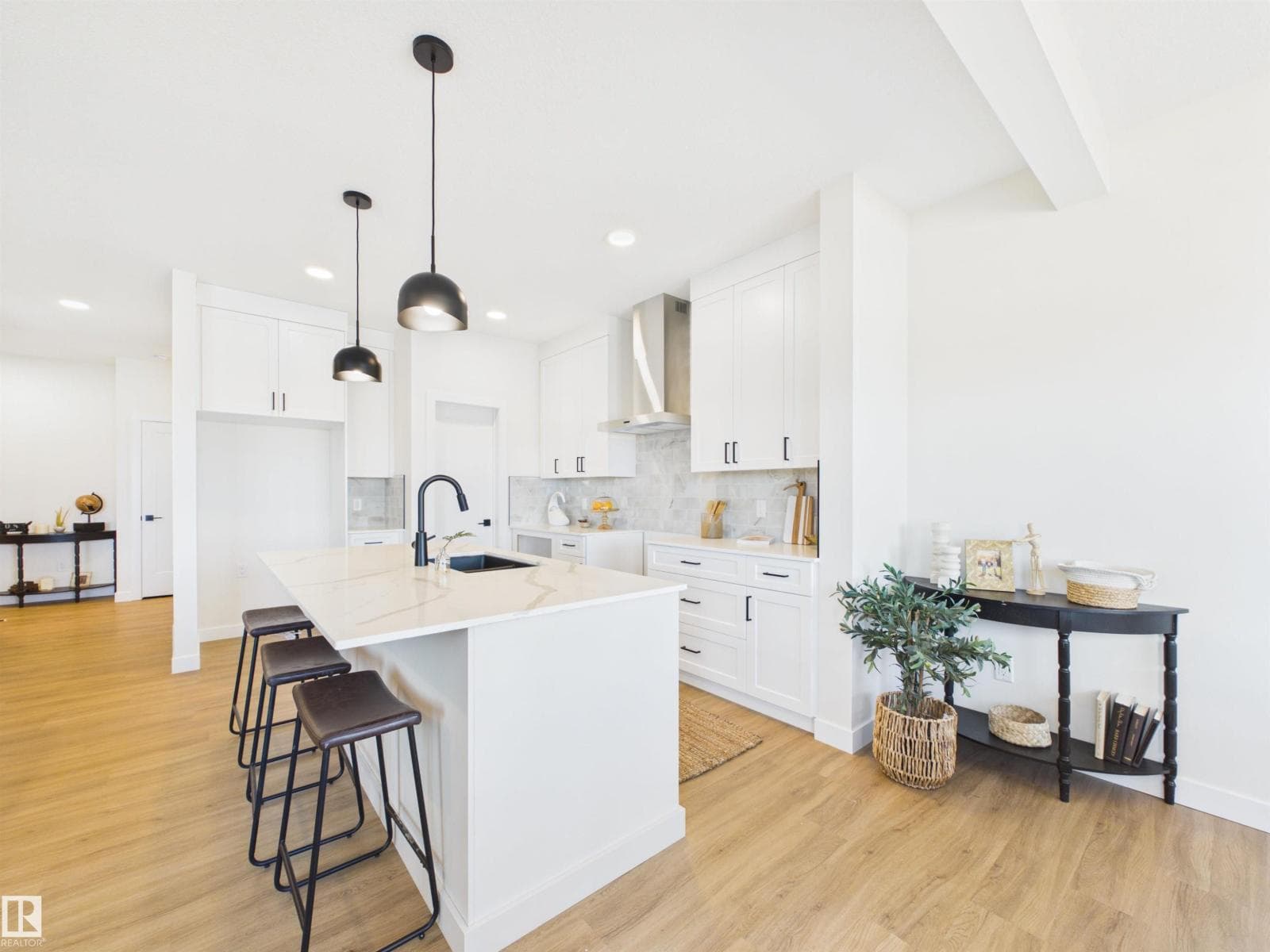 159 CALEDON CR