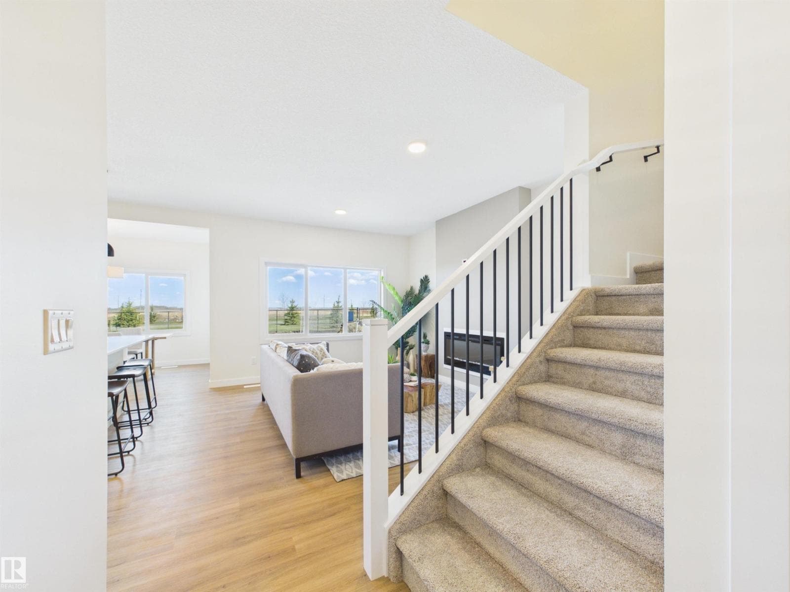 159 CALEDON CR — photo 4