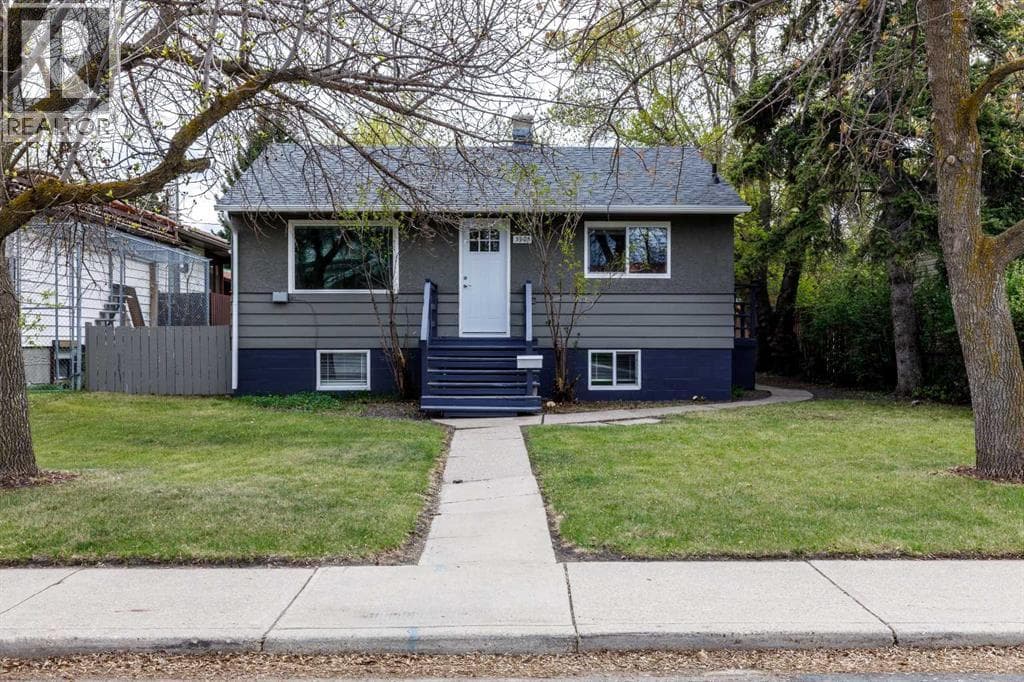 3905 46 Street — photo 2