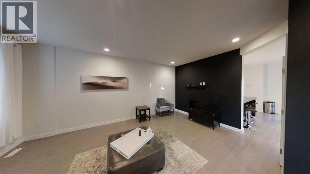 8758 72 Avenue — photo 3