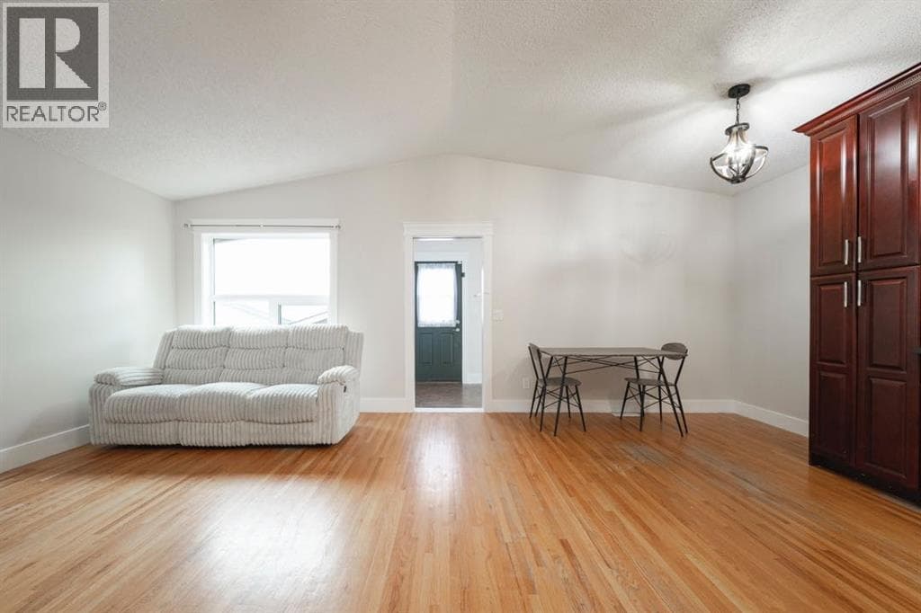 280 Diefenbaker Drive — photo 5