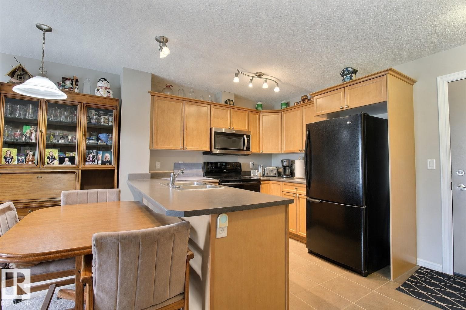 4403 23 ST NW — photo 3
