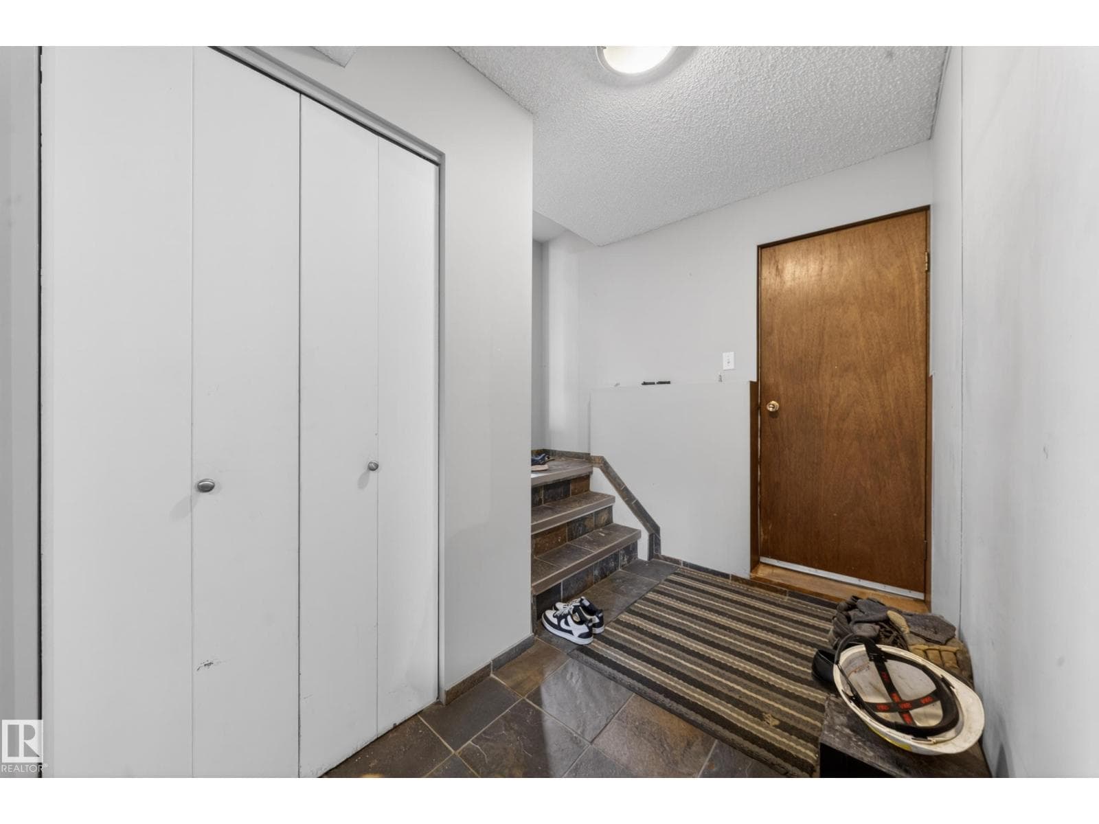 2832 35 ST NW — photo 3