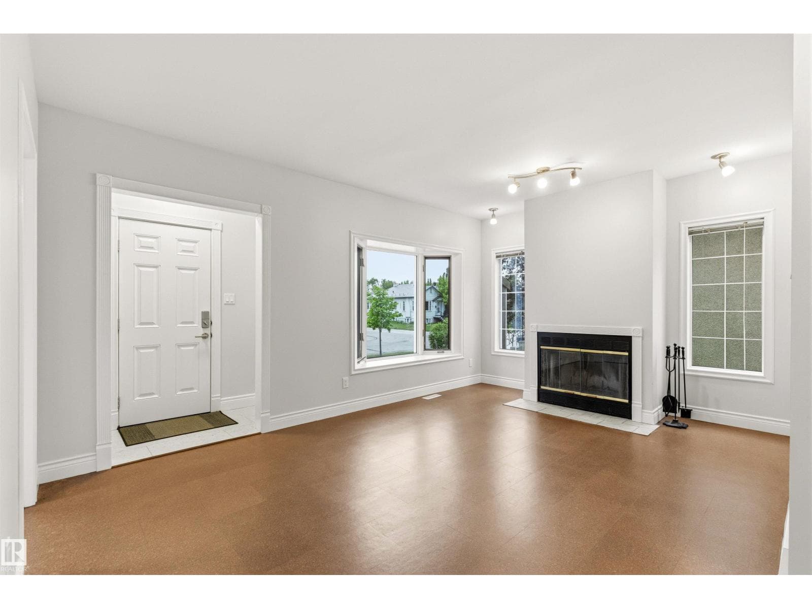 10628 73 AV NW — photo 3
