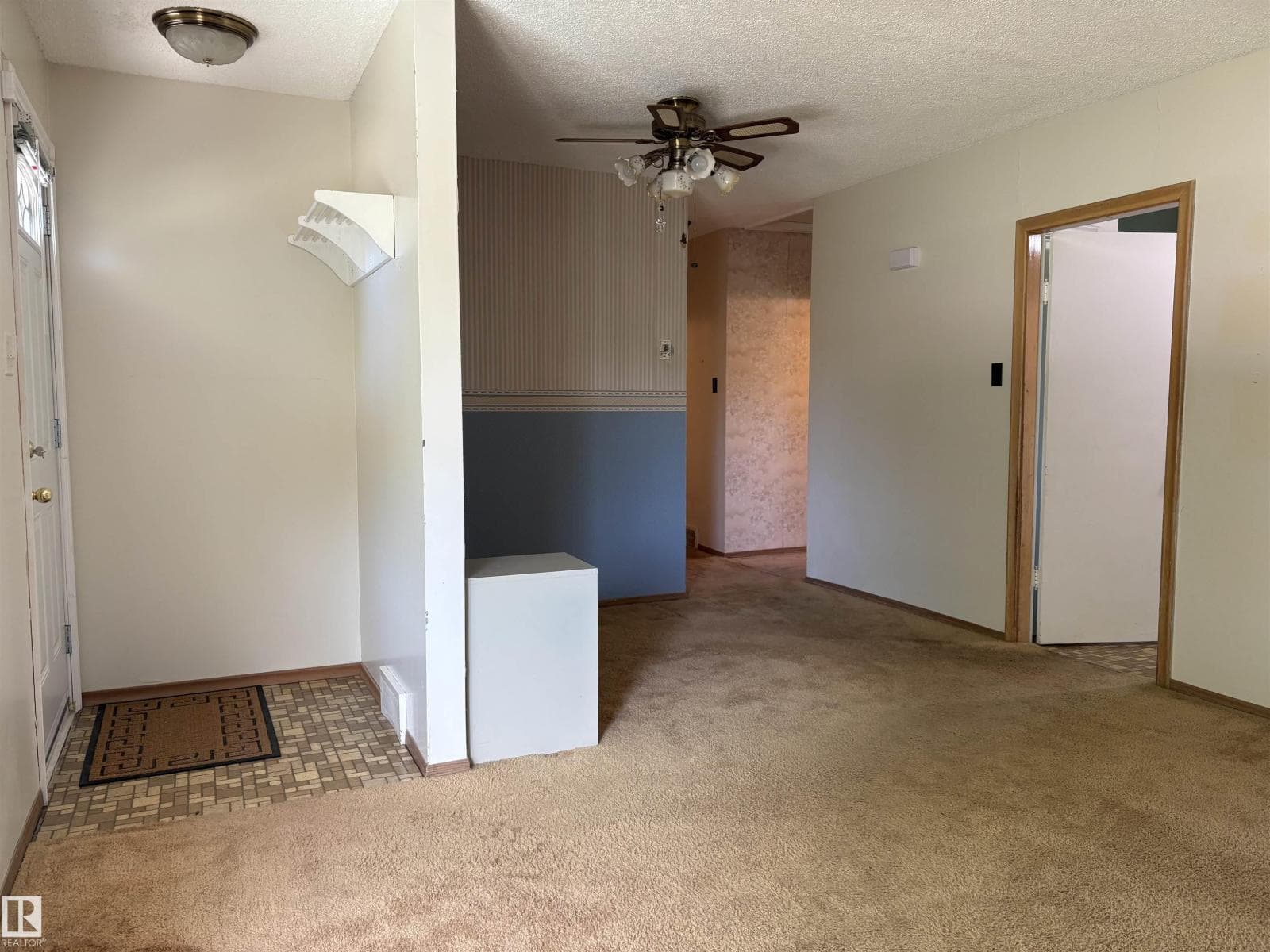 5511 50 St — photo 2