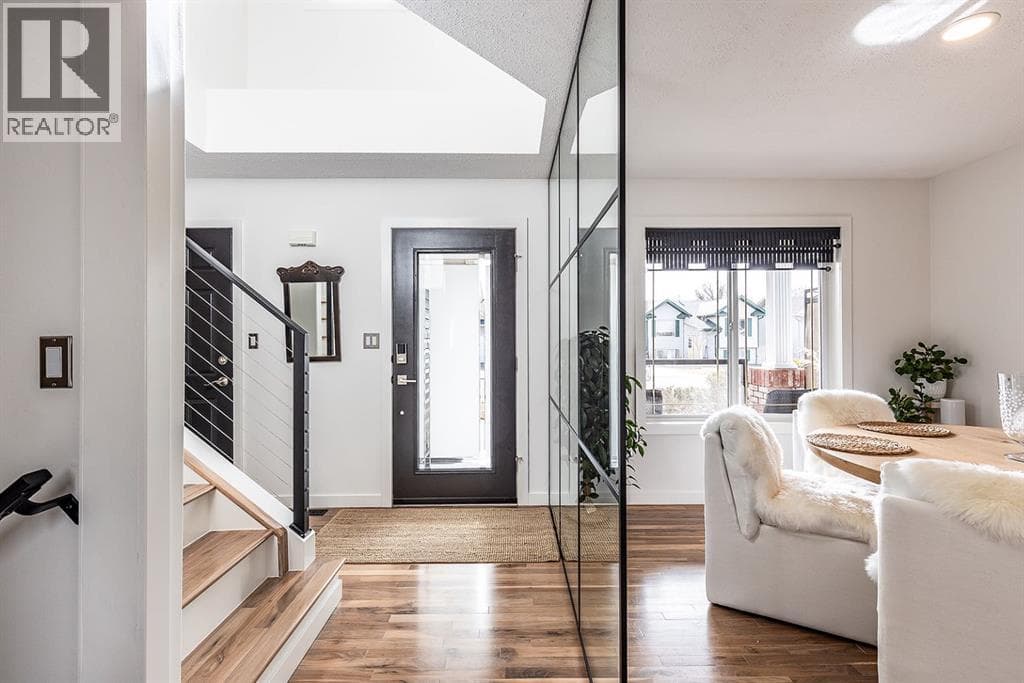 592 Hemingway Crescent NE — photo 5