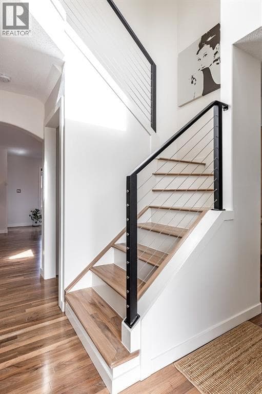 592 Hemingway Crescent NE — photo 4