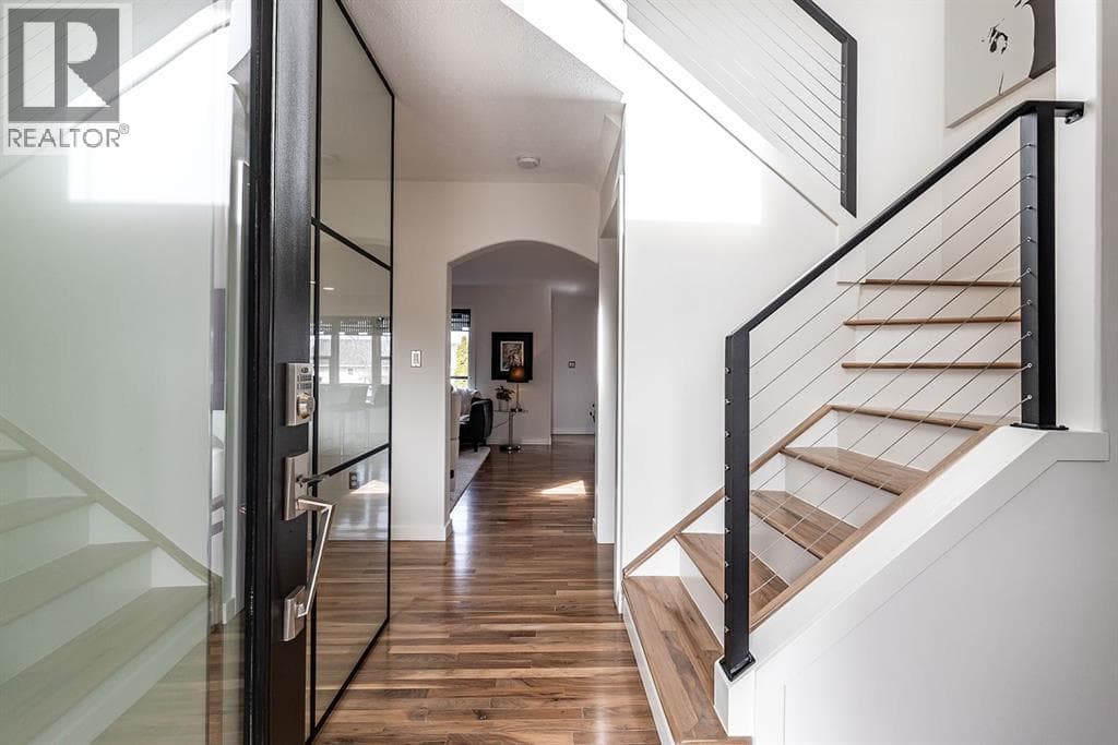 592 Hemingway Crescent NE — photo 3
