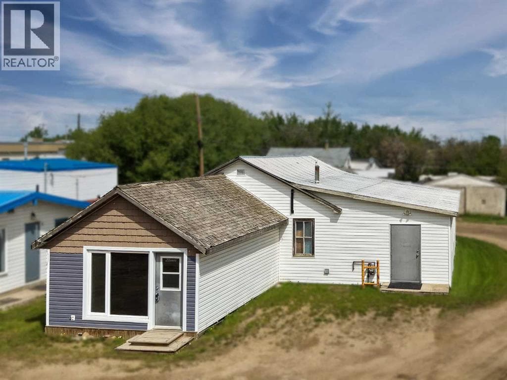 8 Railway Avenue NE