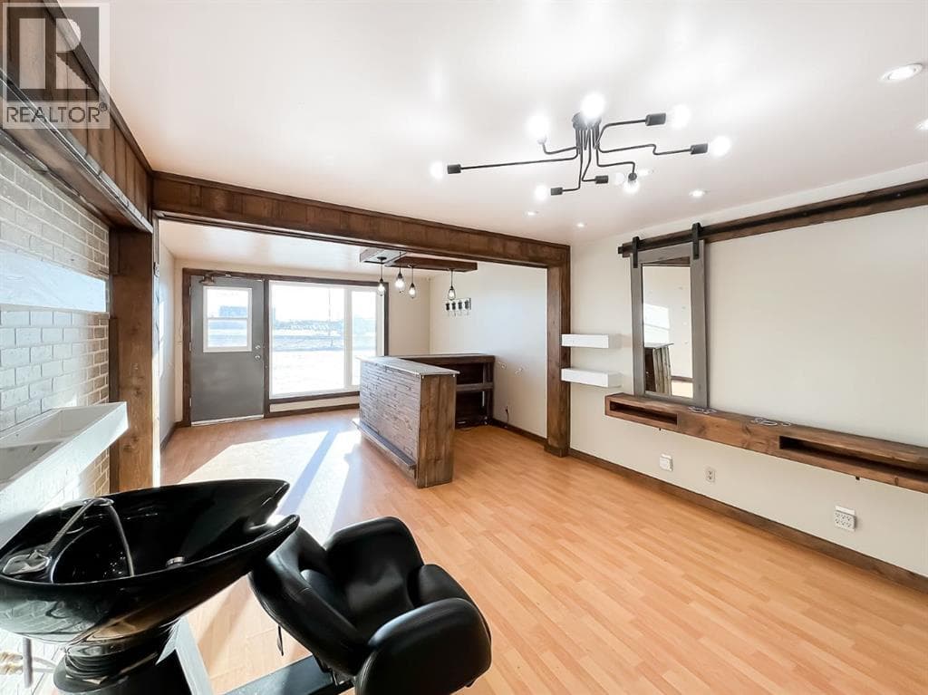 8 Railway Avenue NE — photo 4