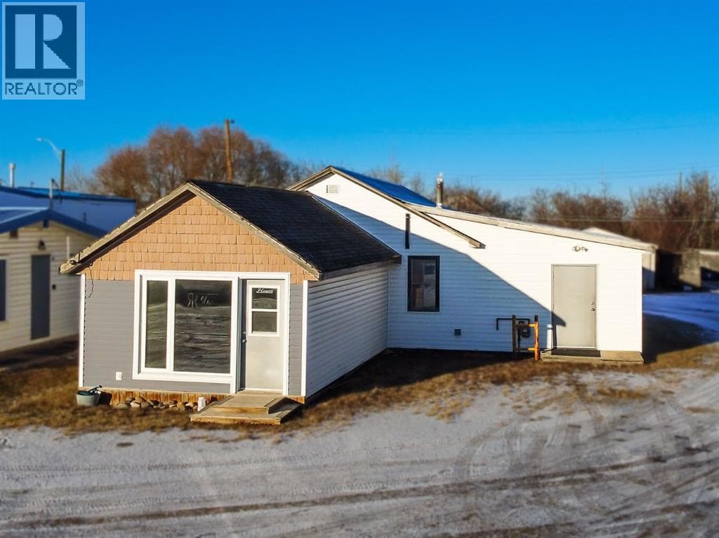 8 Railway Avenue NE — photo 2