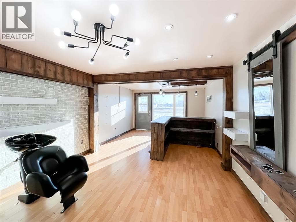 8 Railway Avenue NE — photo 5