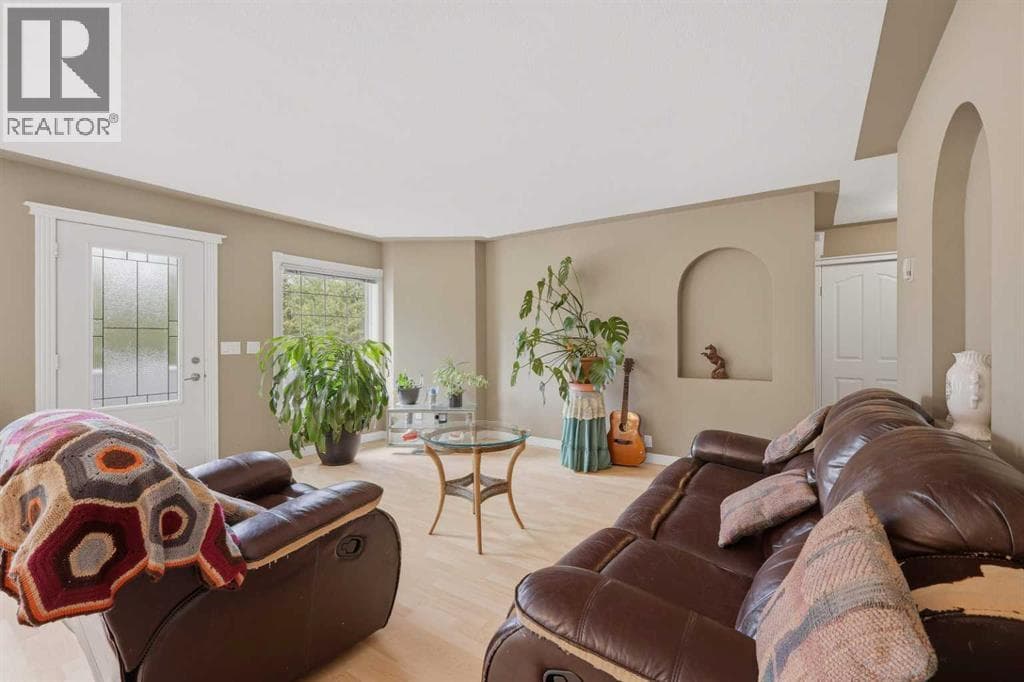 37 Parkland Crescent — photo 3