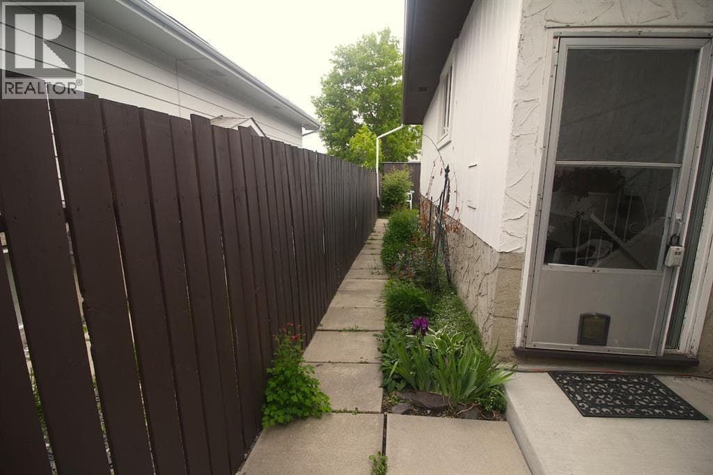 515 Blackthorn Road NE — photo 5