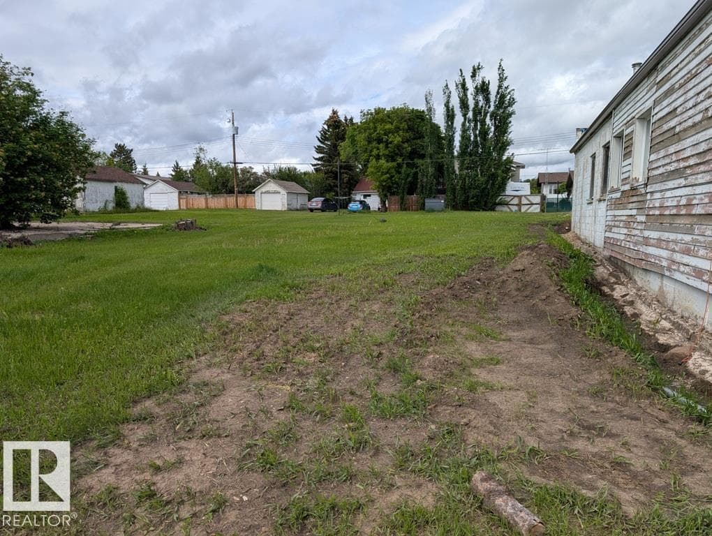 5016 49 AV — photo 2