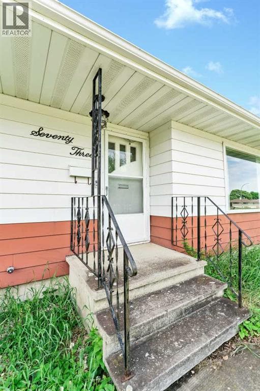 73 Mitchell Crescent NW — photo 4