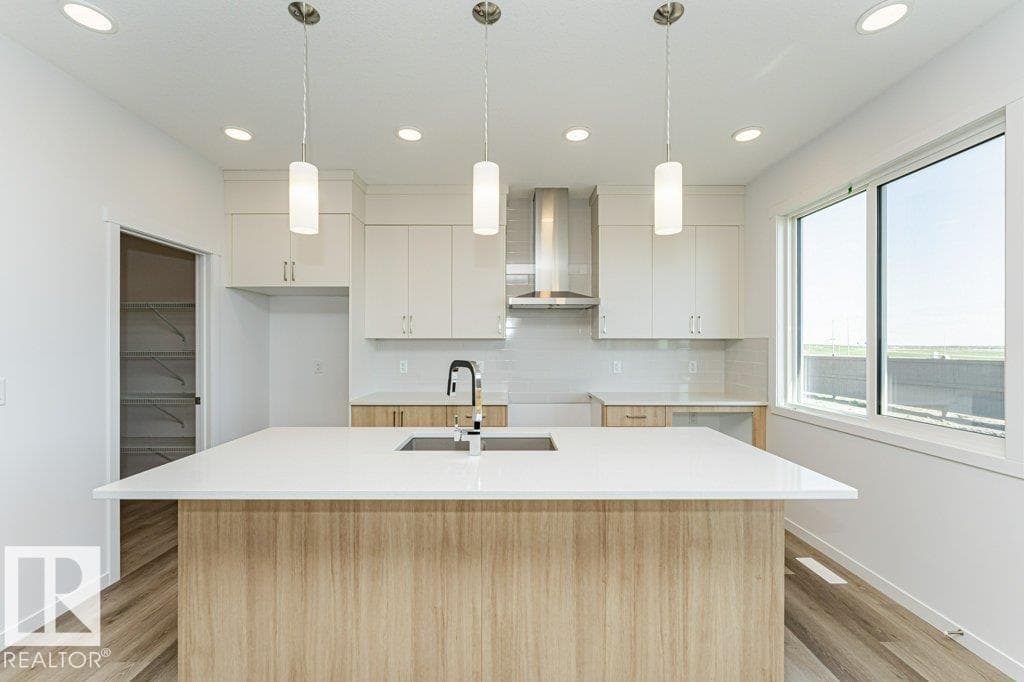 6298 180 AV NW — photo 4