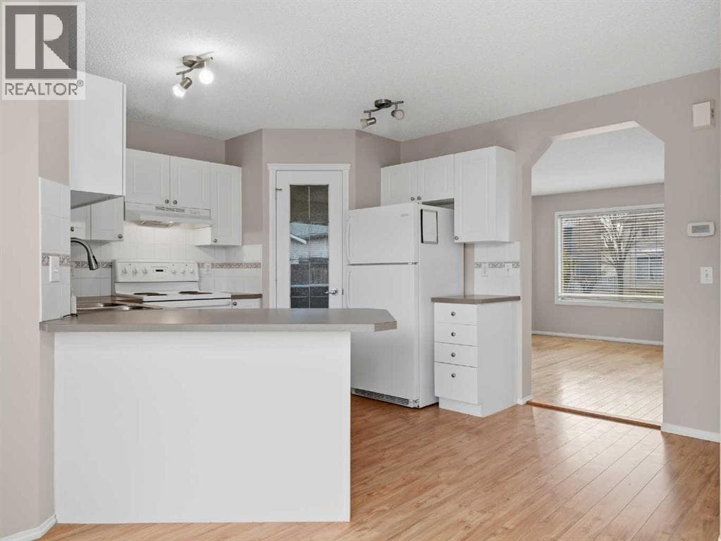 128 Taradale Drive NE — photo 5