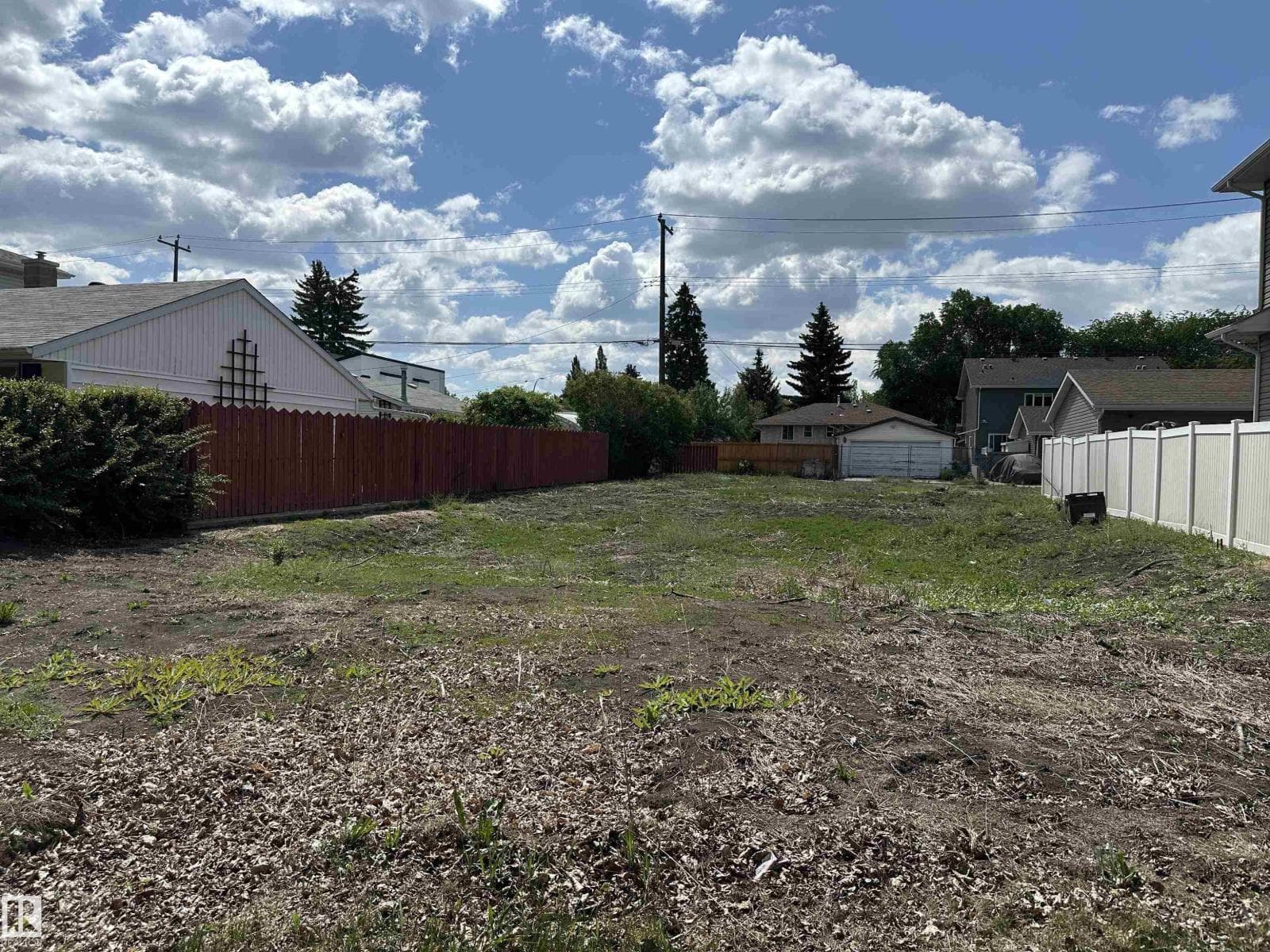 8527 77 AV NW — photo 5