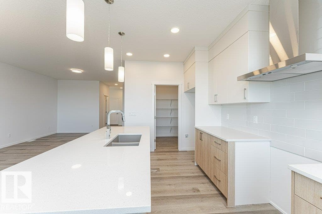 6298 180 AV NW — photo 5