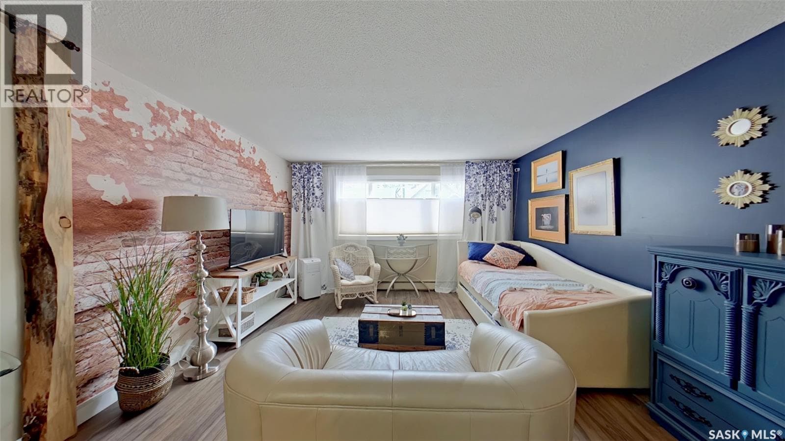 2 2358 Rae STREET — photo 4