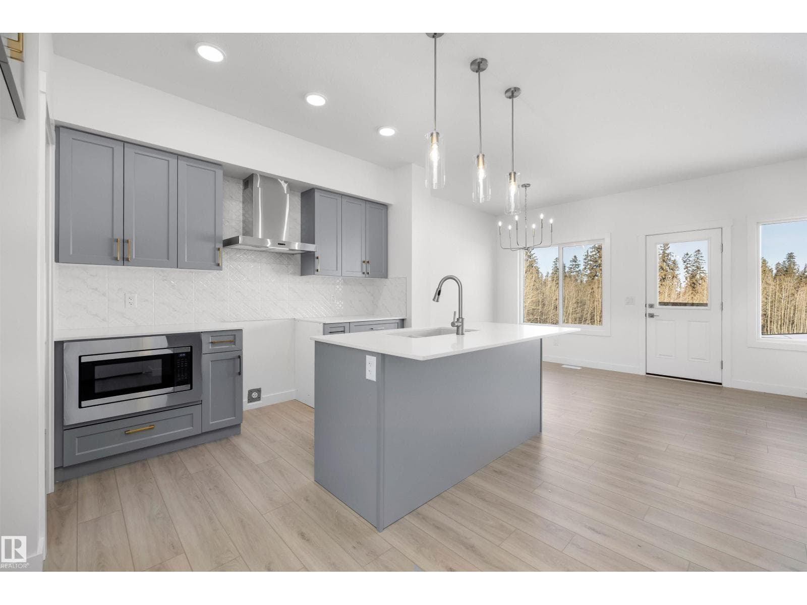18931 24 AV NW — photo 5