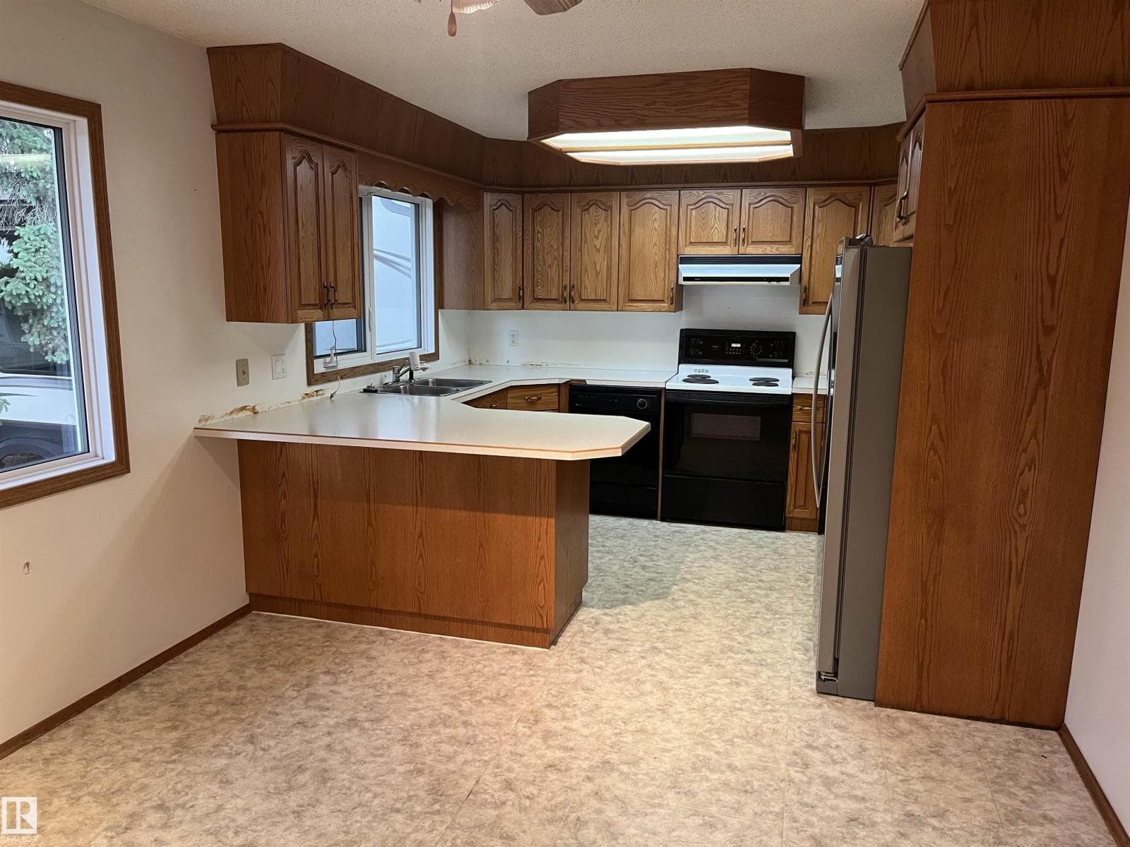 5012 58 AV — photo 2