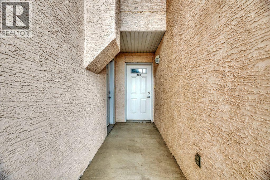 300, 50 Westland Road — photo 5
